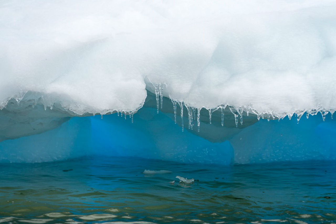 Block of ice in the land of the Antarctica languages