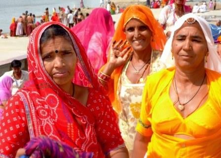 Female Hindi speakers using traditional Indian clothes